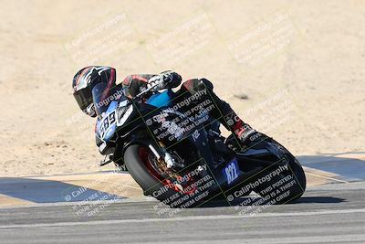 media/Dec-07-2025-CVMA (Sun) [[3e7d2de5dc]]/Race 7-Formula Lightweight Twins Shootout/